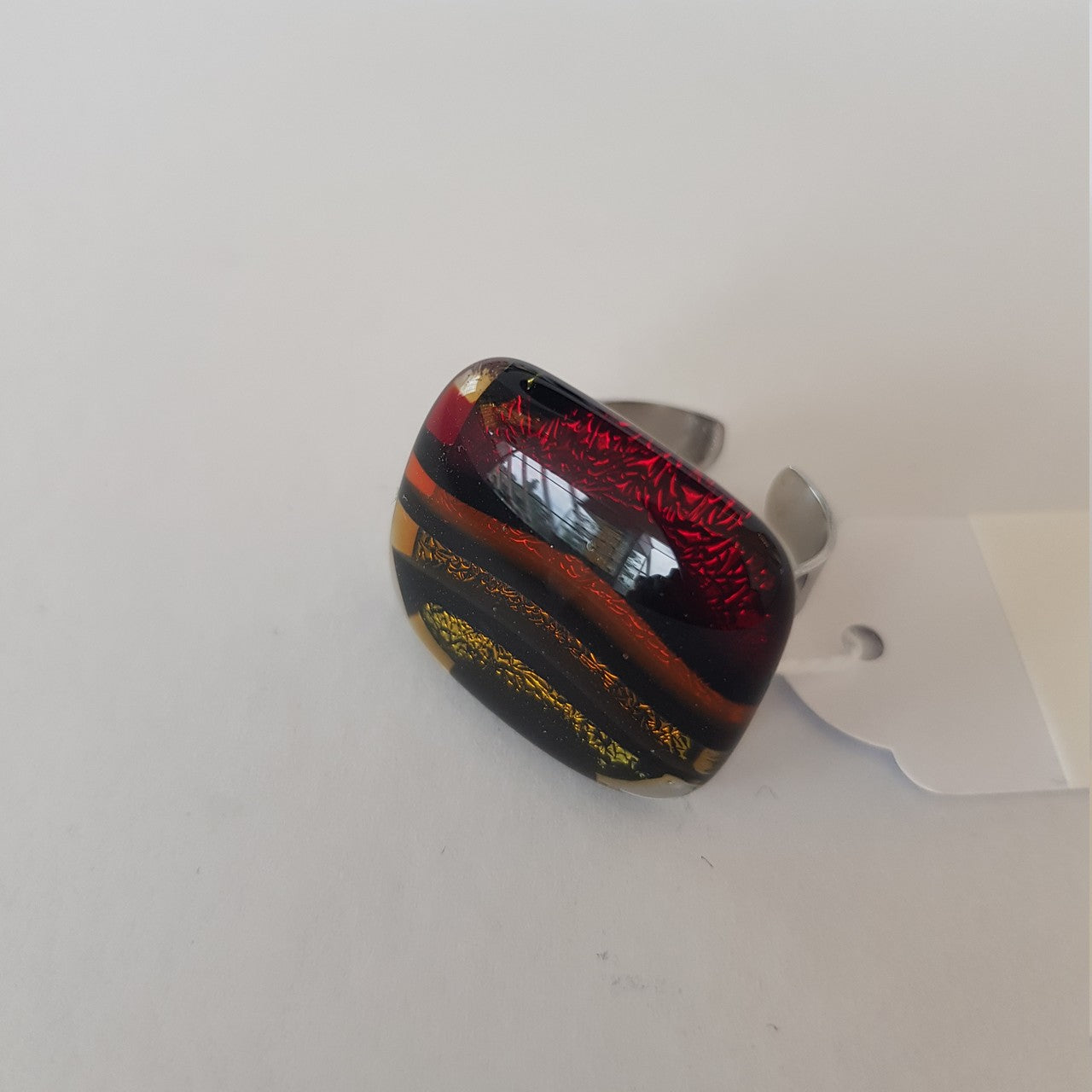 Ring mit Glasstein Red Rainbow Fusing