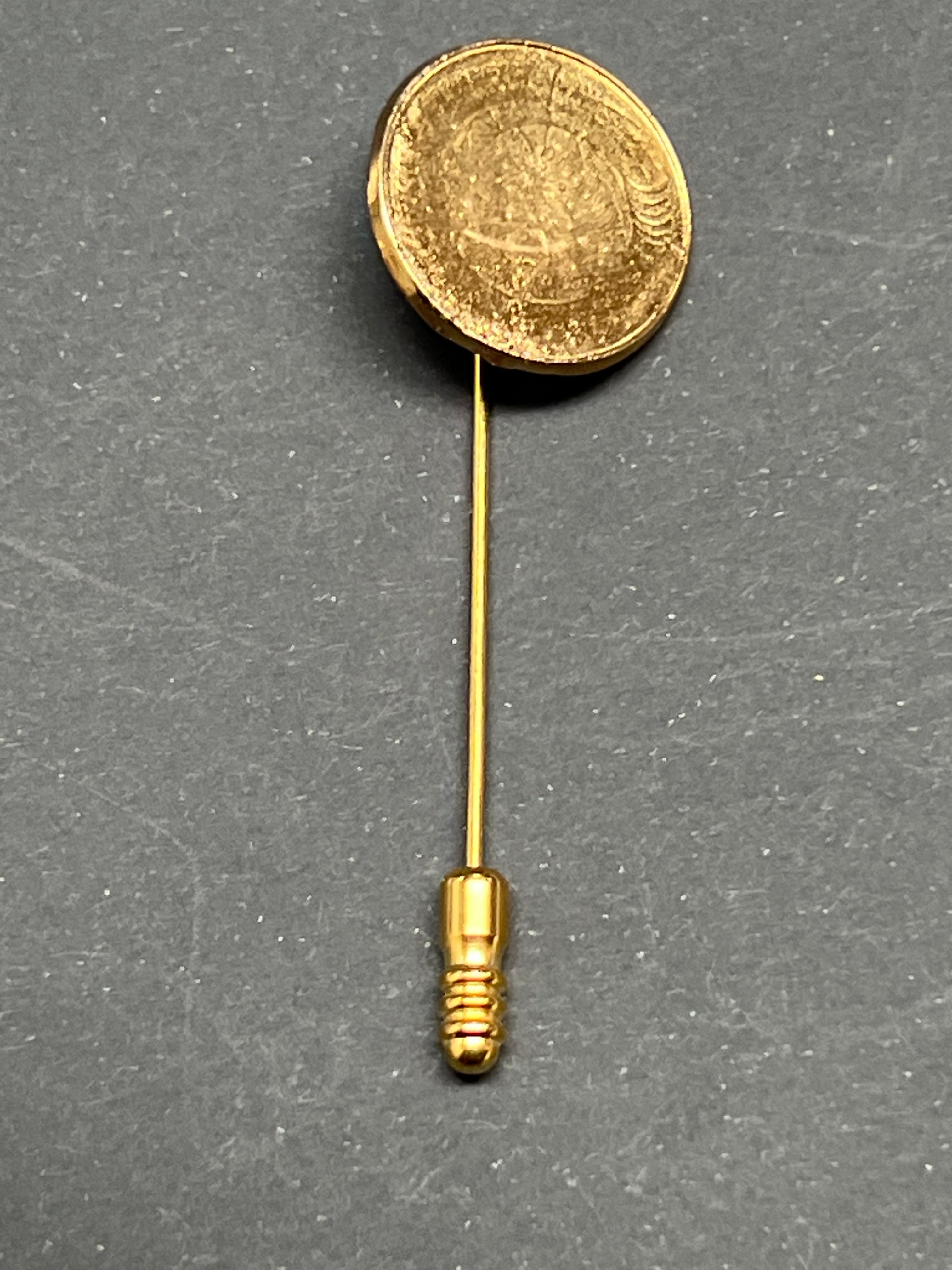 Anstecknadel "DOMING", Rund