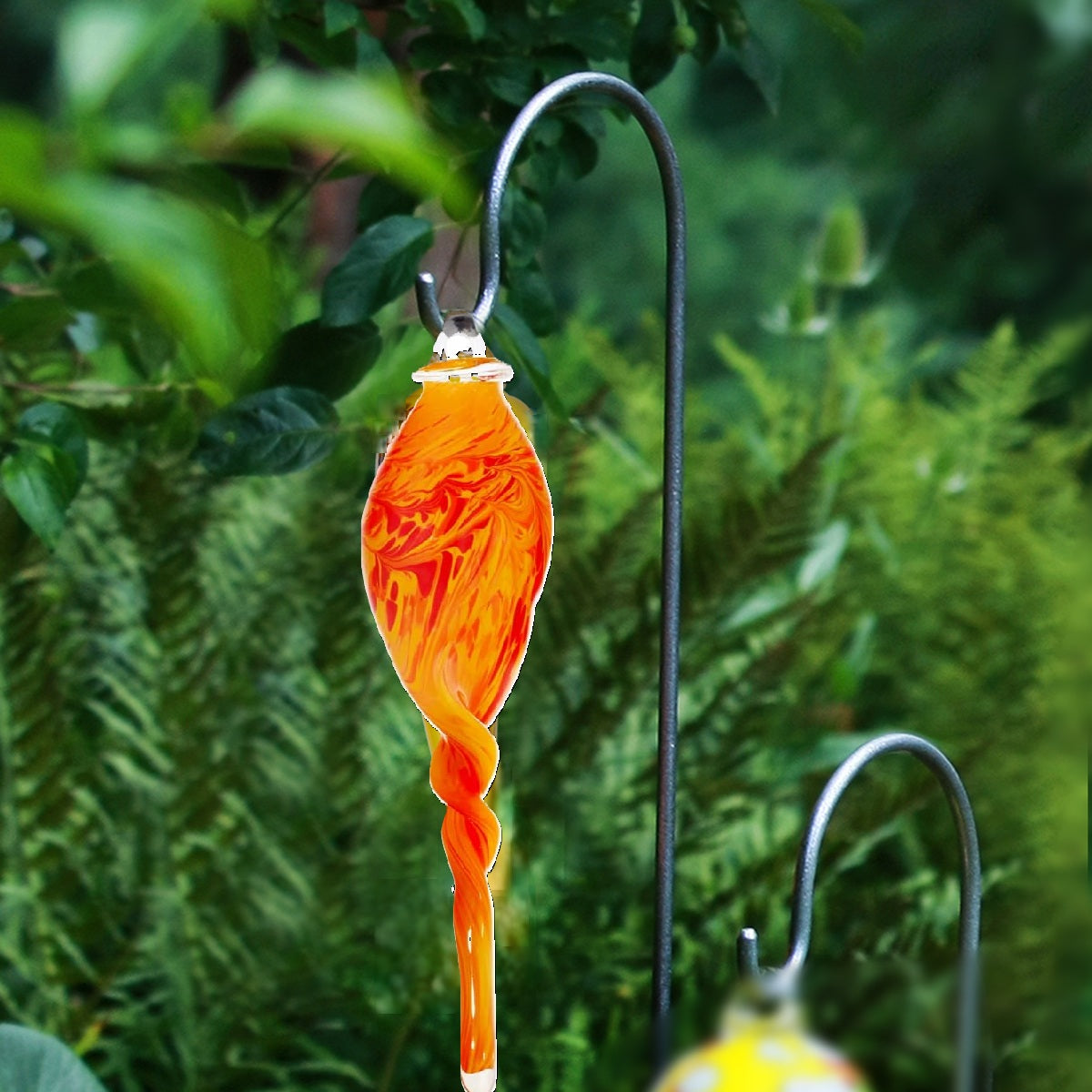 Gartenskulptur Hängezapfen 43cm rot orange inkl. Stab