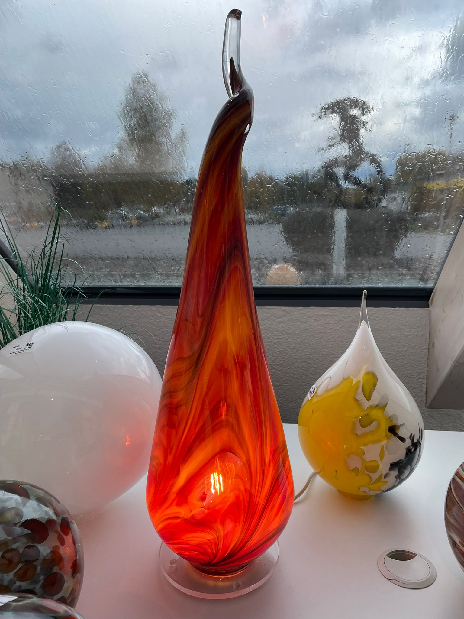 Handgefertigte Tischlampe, Höhe ca. 65 - 80cm