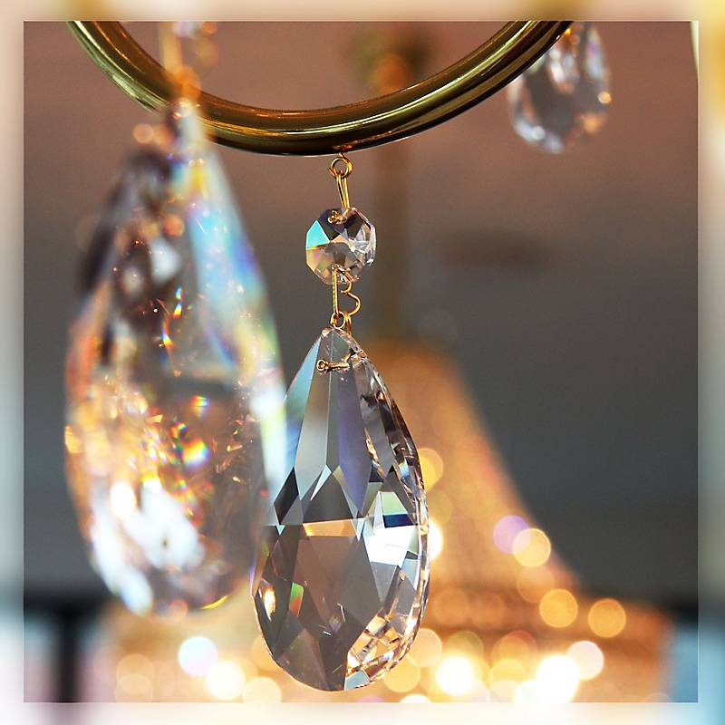 Kronleuchter Andrea Erleuchtung, Gold/Transparent, aus Glas